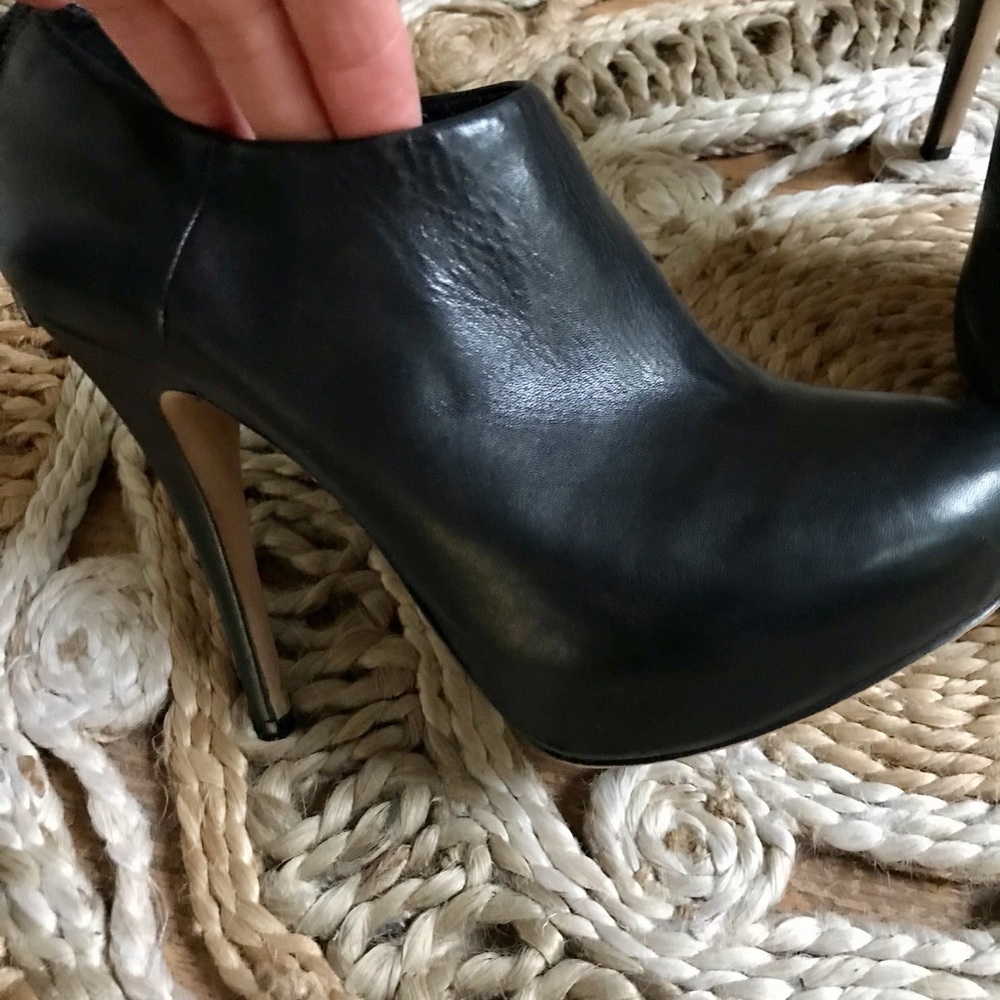 Vincent Camuto stiletto bootie